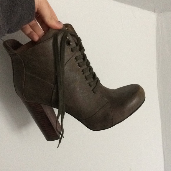 Nine West heel - Picture 3 of 4